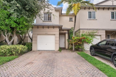 2022 ISLAND Drive Riviera Beach FL 33404