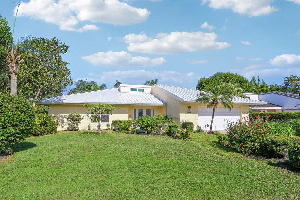 Photo of 13760 Sand Crane Drive, Palm Beach Gardens, FL 33418 (MLS # R11138945)
