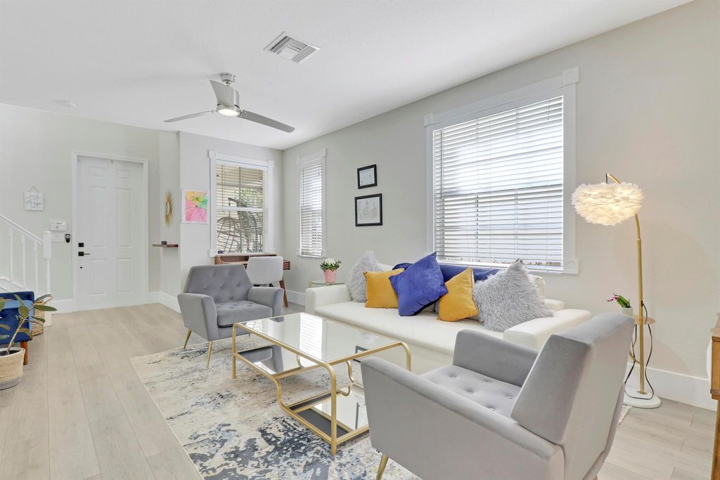 Photo of 622 Castle Drive, Palm Beach Gardens, FL 33410 (MLS # R10970727)