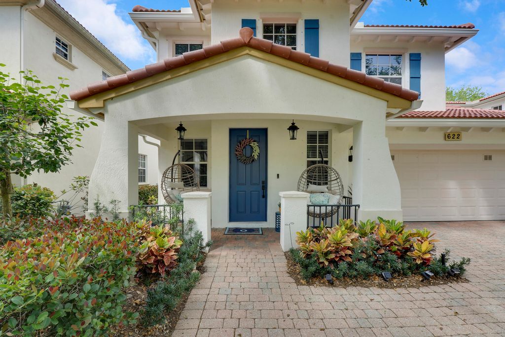 Photo of 622 Castle Drive, Palm Beach Gardens, FL 33410 (MLS # R10970727)
