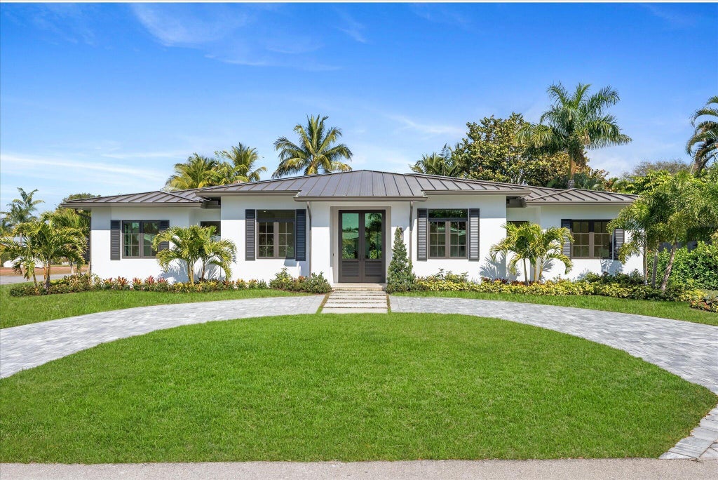 Photo of 715 MISSION HILL Road, Boynton Beach, FL 33435 (MLS # B26077271)