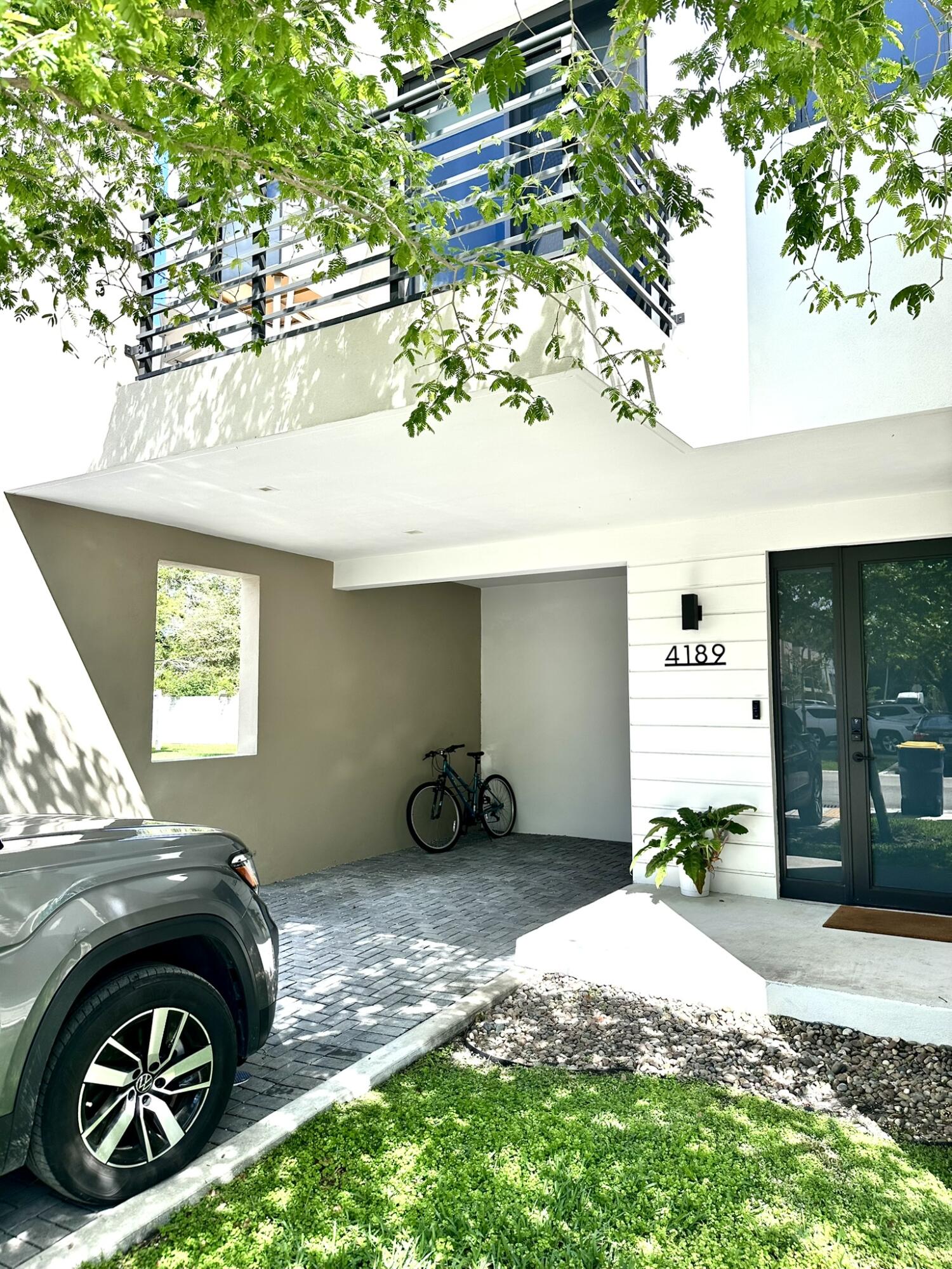 OAKS PLACE - Residential Lease