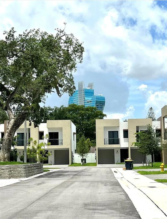 OAKS PLACE - Residential Lease