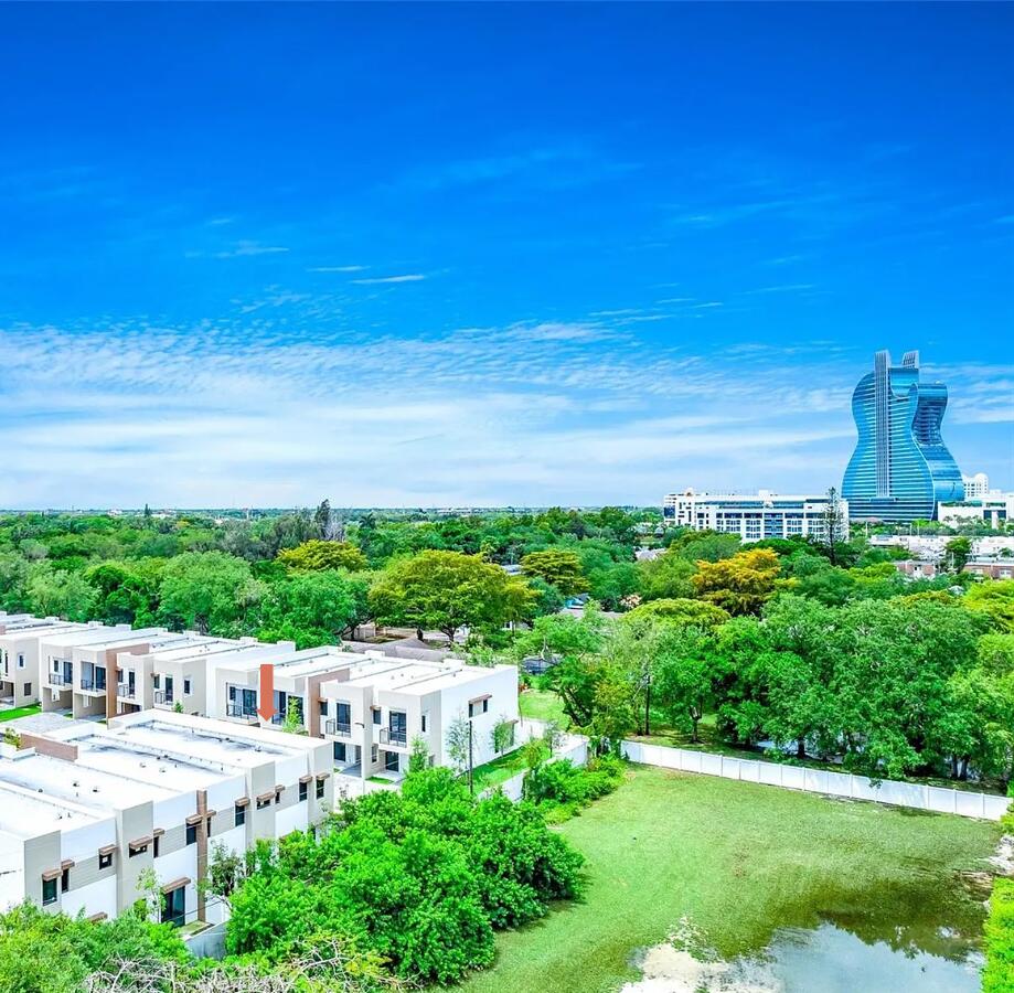 OAKS PLACE - Residential Lease