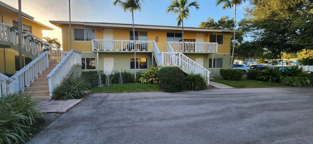 Photo of 242 NE 12th Street #2, Delray Beach, FL 33444 (MLS # R11044183)