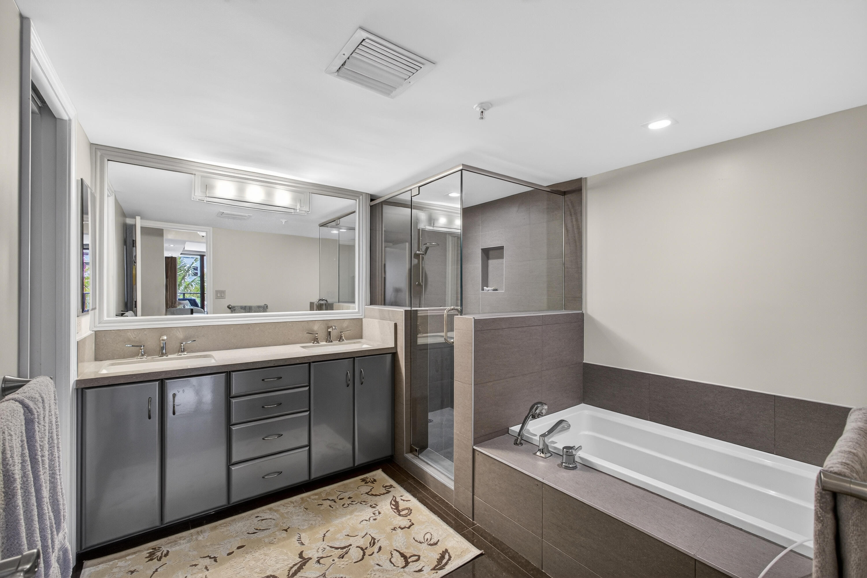 HALCYON OF PALM BEACH - Residential