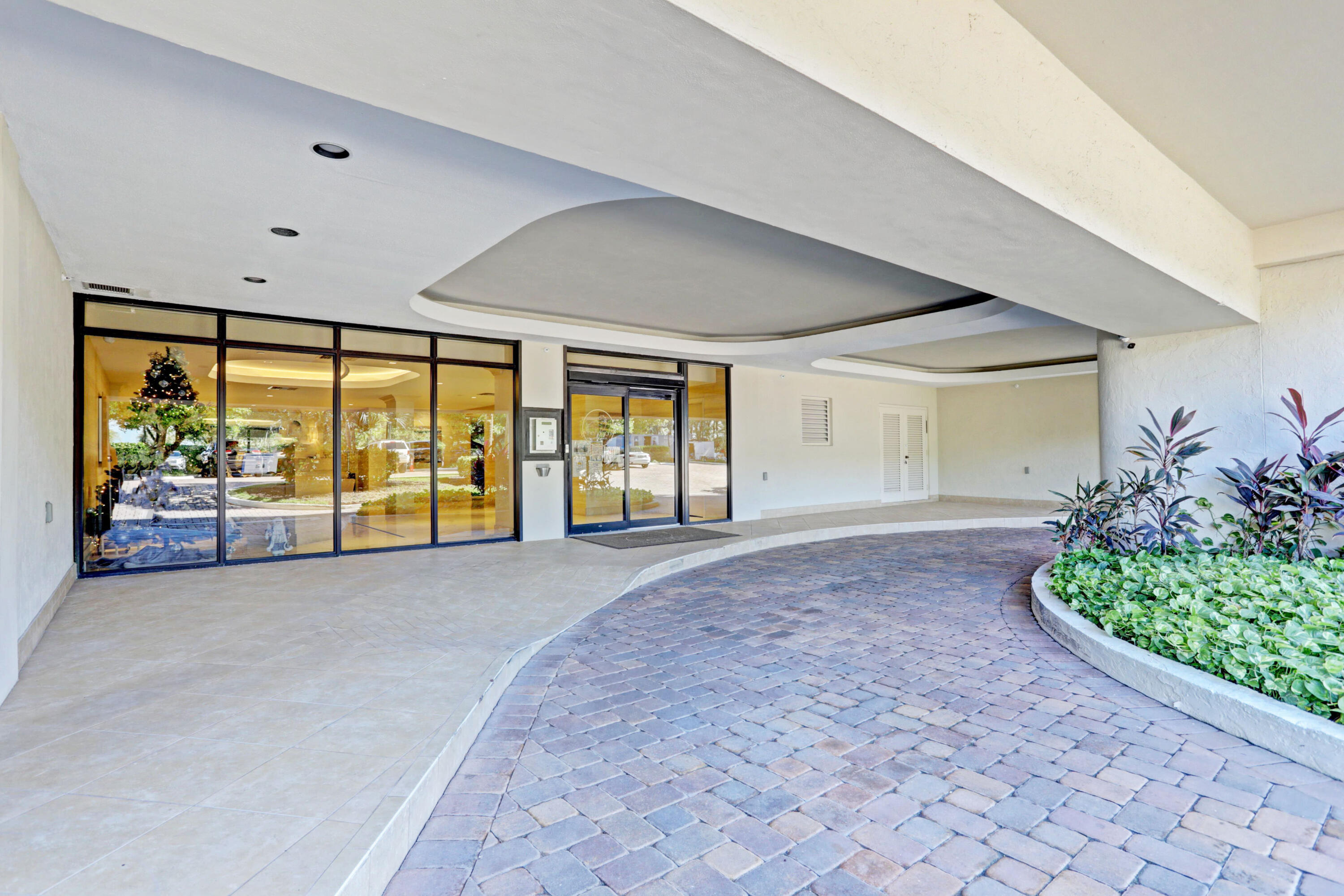 HALCYON OF PALM BEACH - Residential