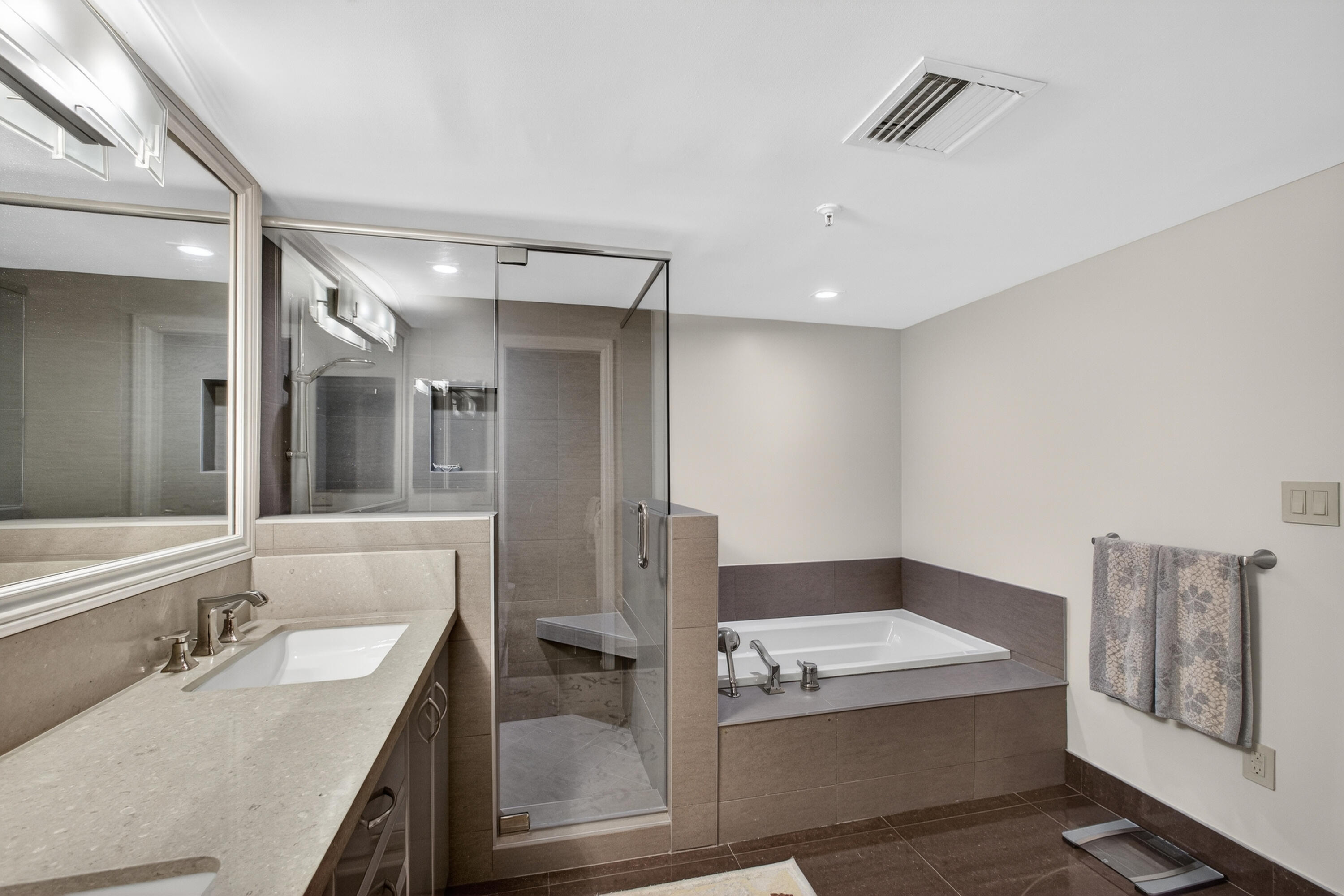 HALCYON OF PALM BEACH - Residential