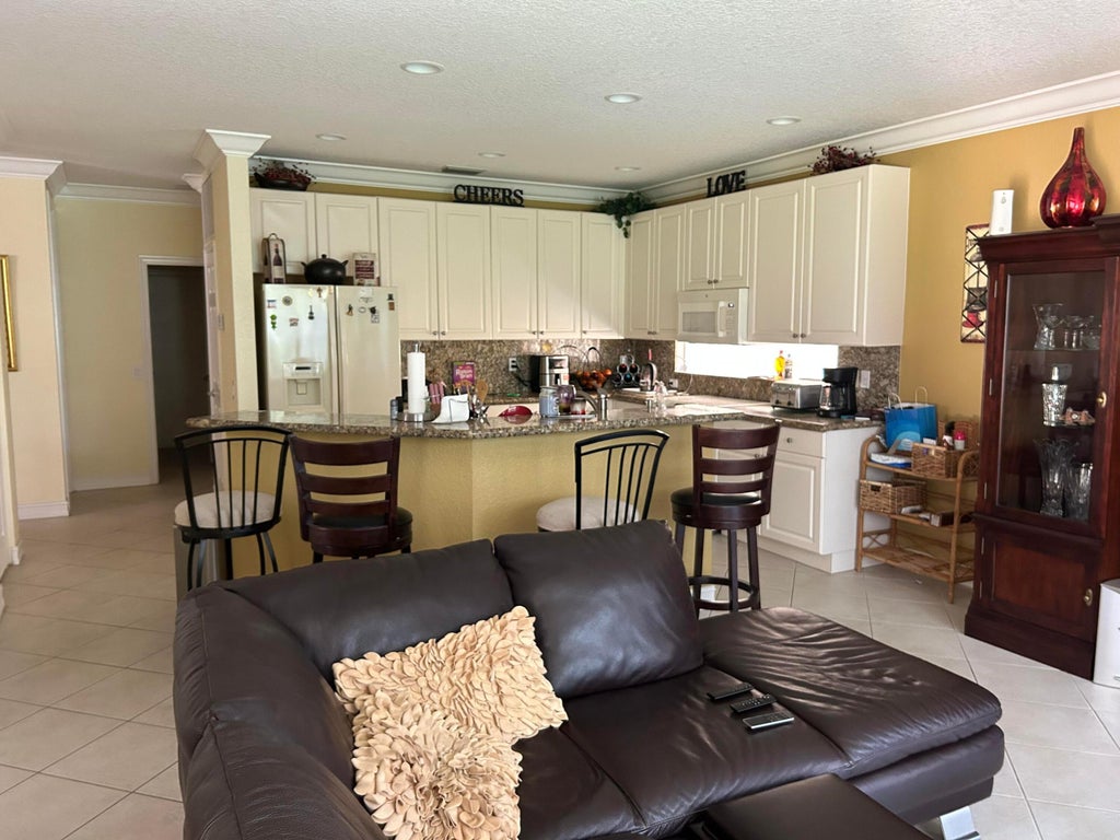 Photo of 8492 Breezy Oak Way, Boynton Beach, FL 33473 (MLS # R11001360)