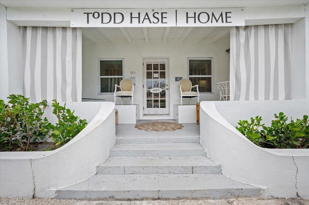 Photo of 1311 N Dixie Highway, Lake Worth Beach, FL 33460 (MLS # R10932341)