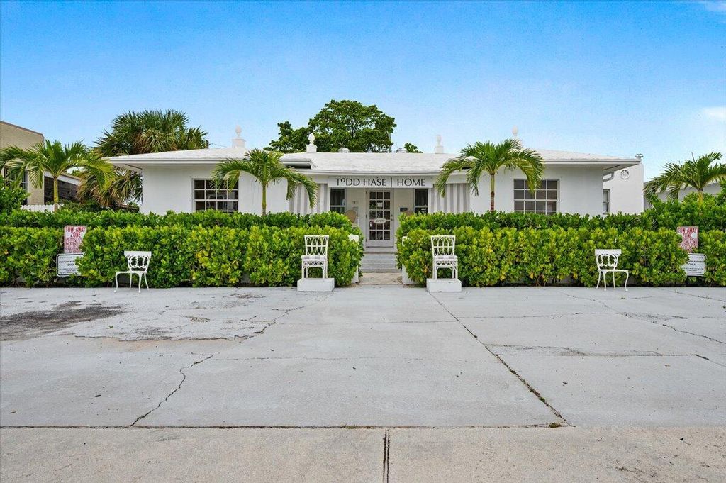 Photo of 1311 N Dixie Highway, Lake Worth Beach, FL 33460 (MLS # R10932341)