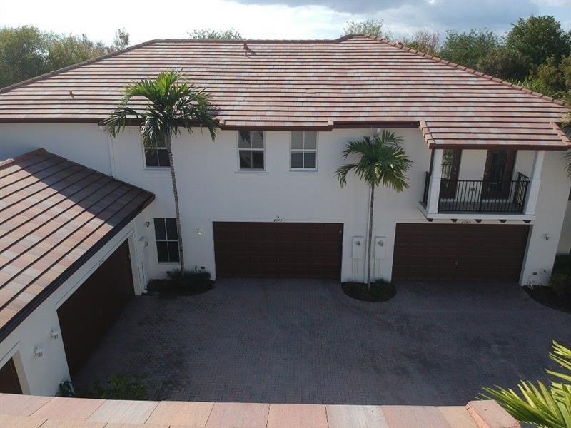 4742 Sierra Ln
