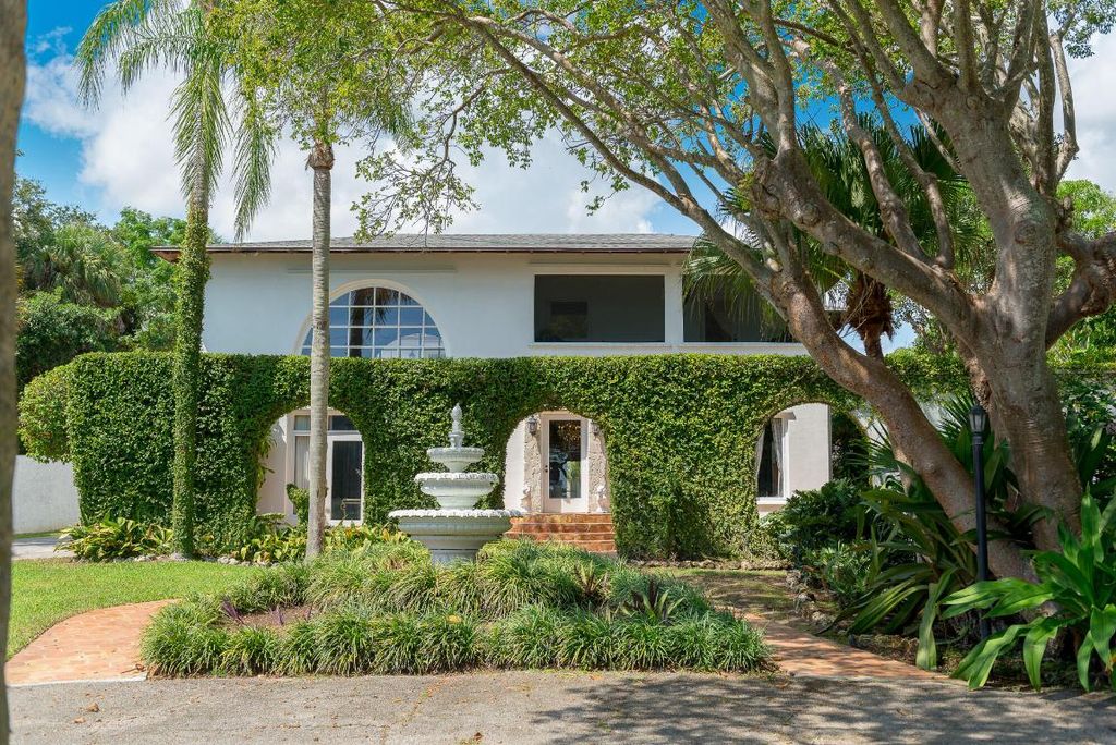 Photo of 1009 S Indian River Drive, Fort Pierce, FL 34950 (MLS # R10919451)