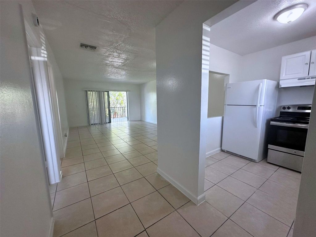 Photo of 928 S Federal Hwy, Lake Worth Beach, FL 33460 (MLS # F10541428)