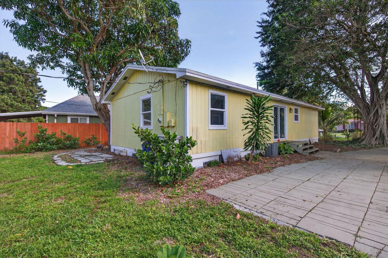 SAXONS SUB IN NE1/4 - Residential