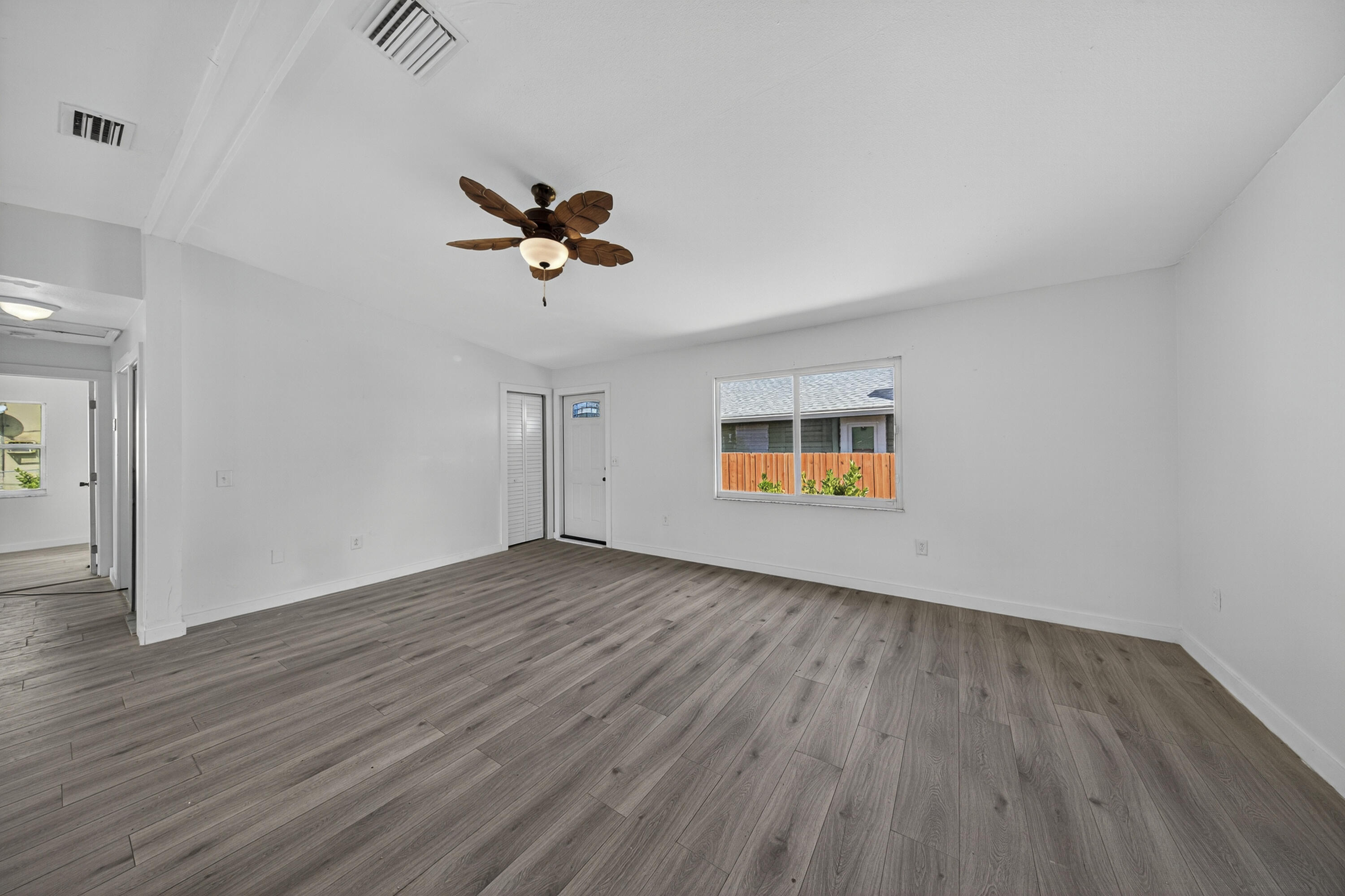 SAXONS SUB IN NE1/4 - Residential