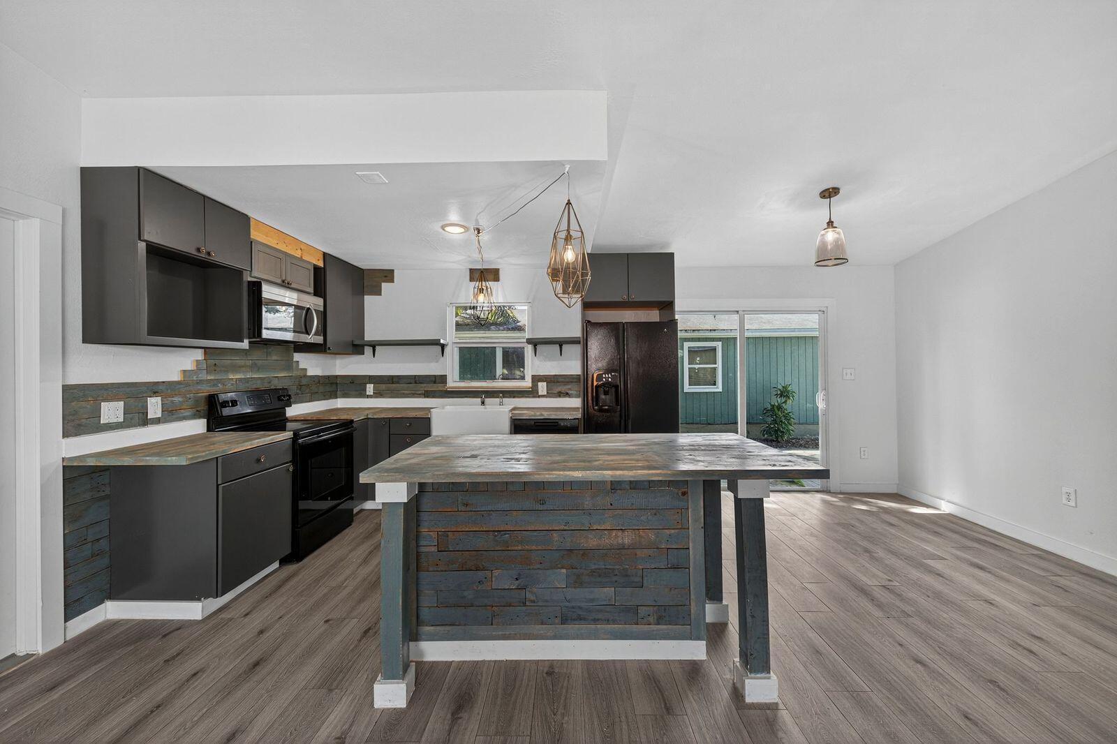 SAXONS SUB IN NE1/4 - Residential
