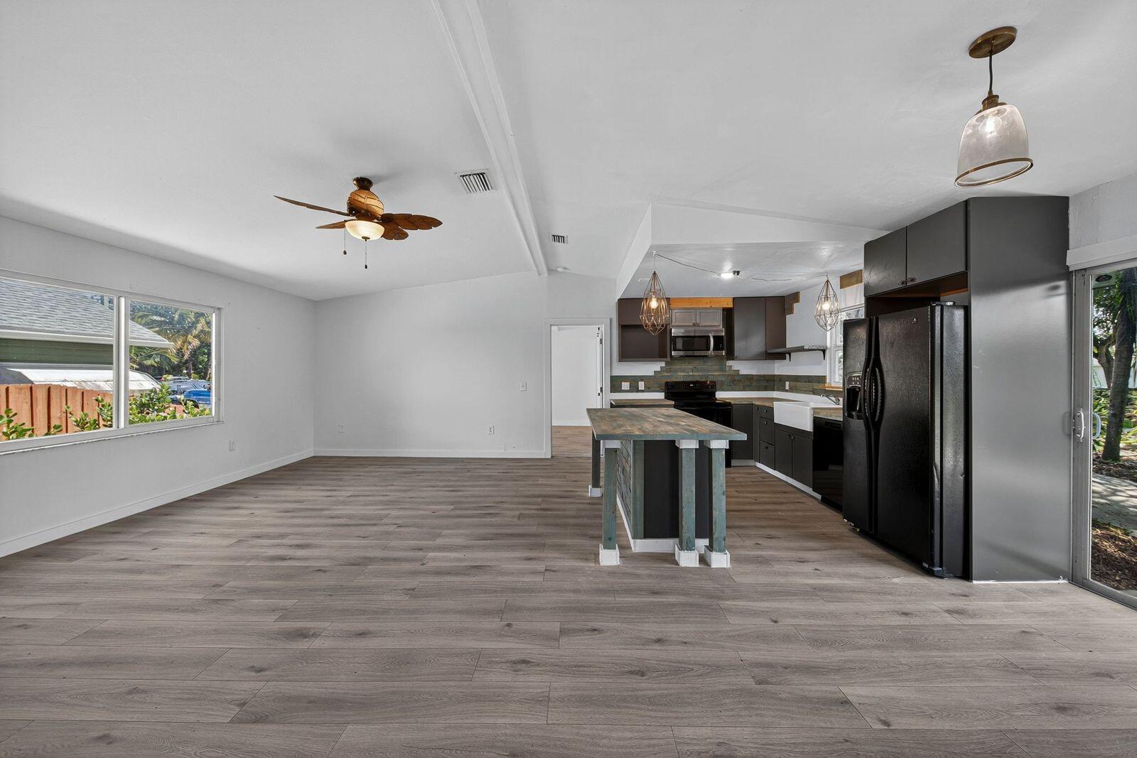 SAXONS SUB IN NE1/4 - Residential