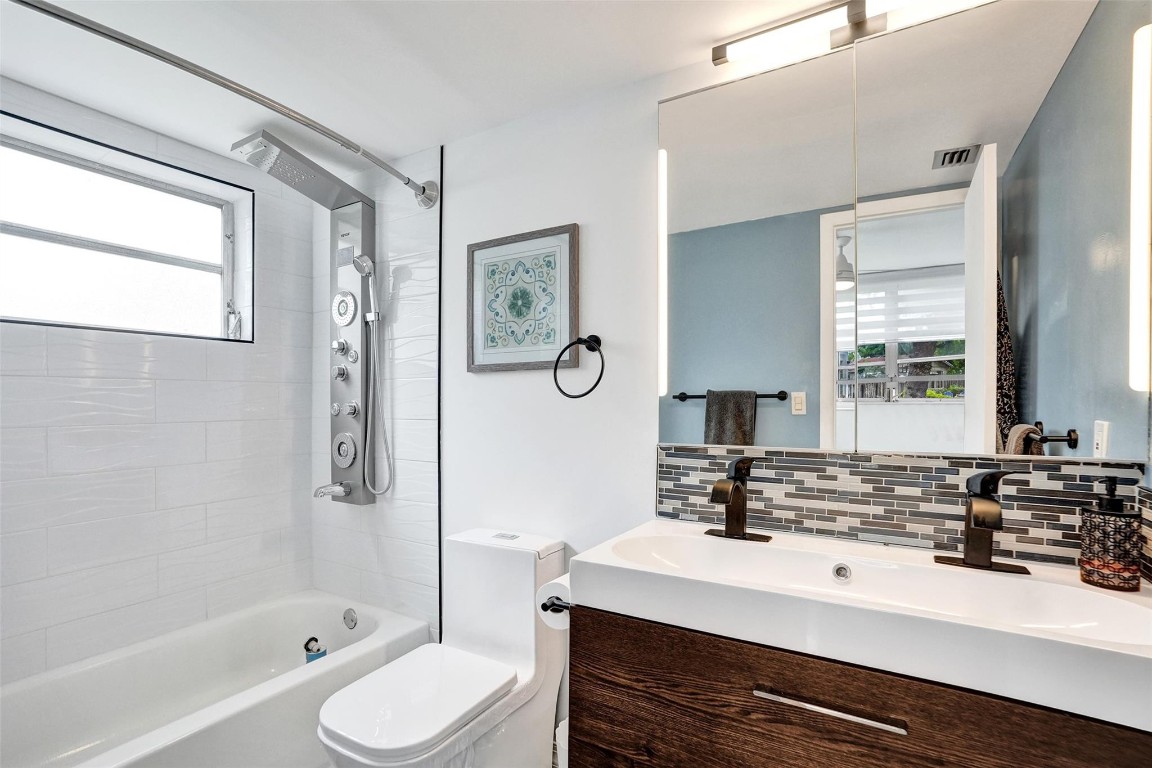 LAUDERDALE OAKS - Residential