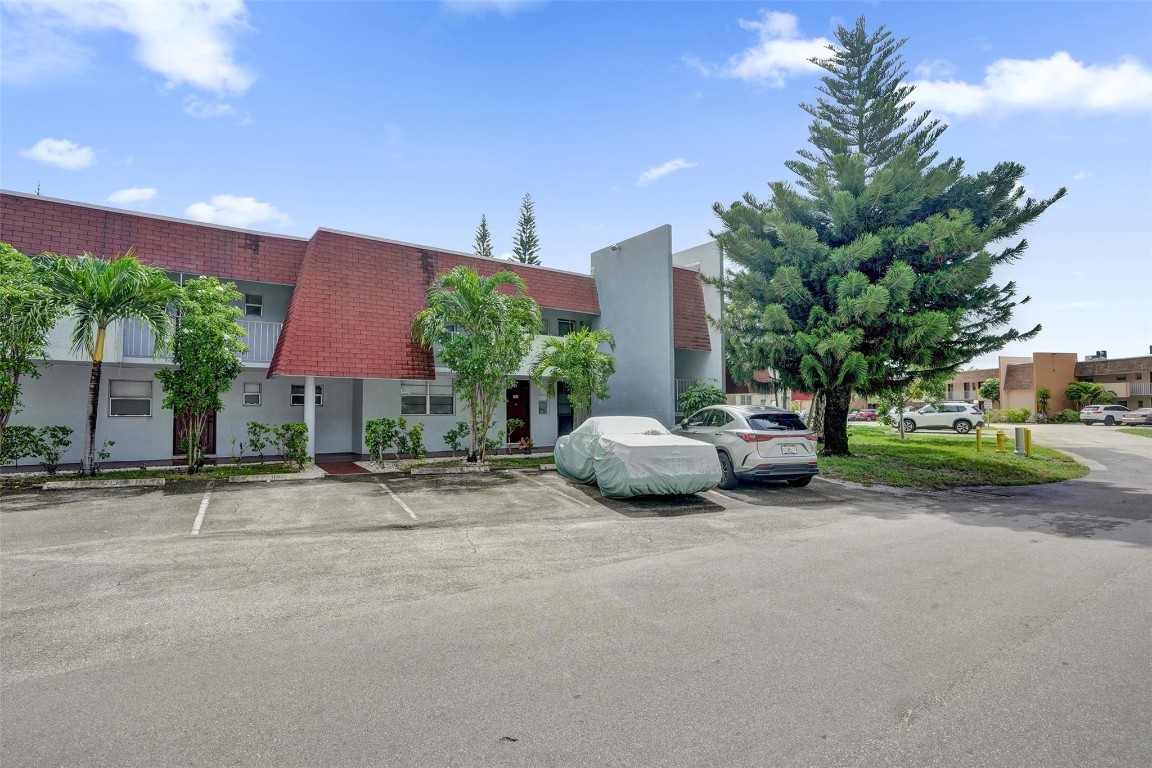 LAUDERDALE OAKS - Residential