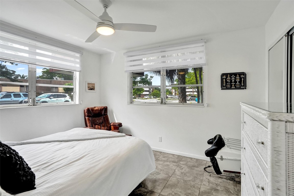 LAUDERDALE OAKS - Residential