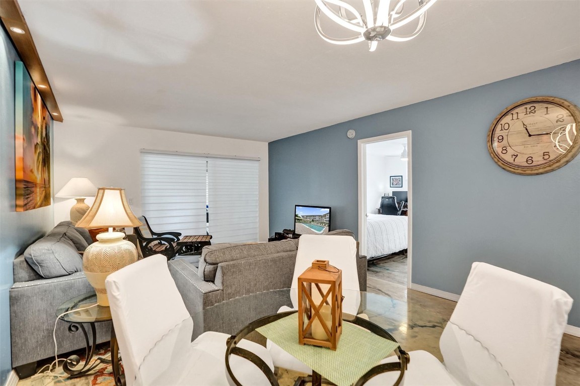 LAUDERDALE OAKS - Residential