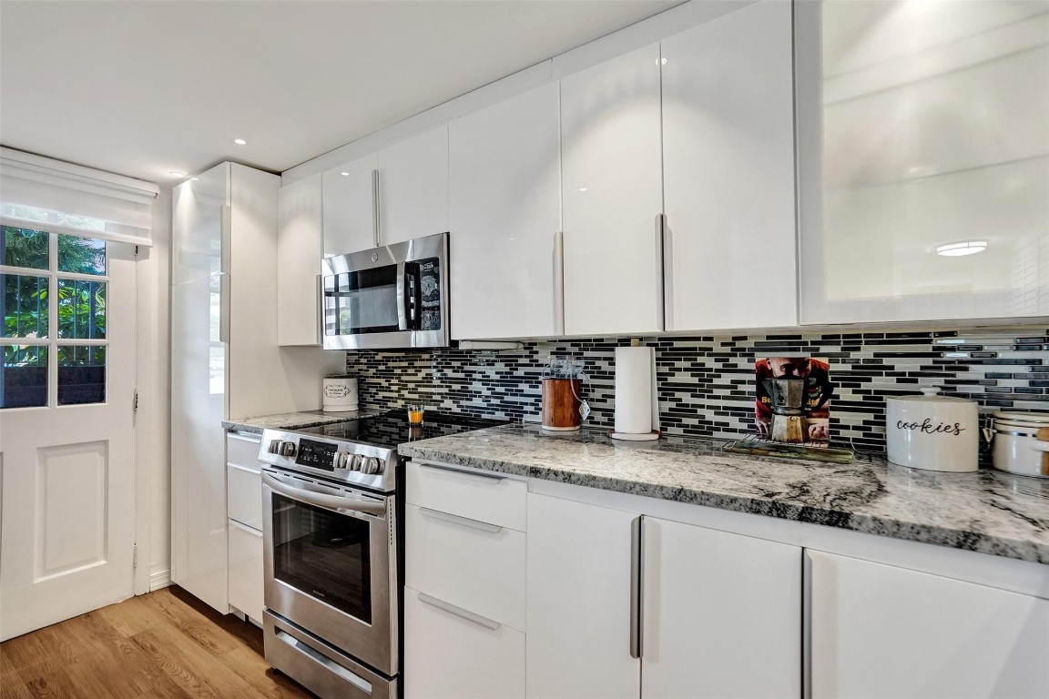 LAUDERDALE OAKS - Residential