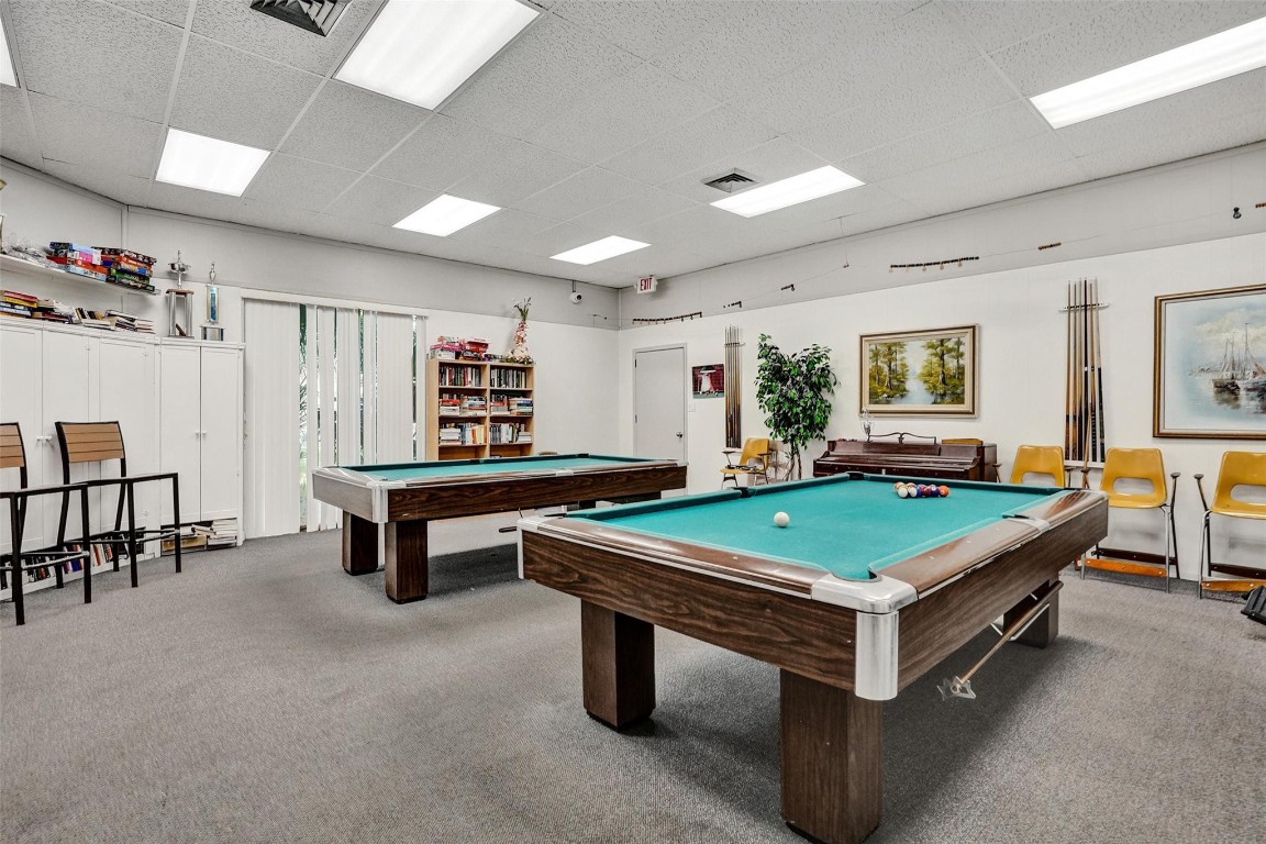 LAUDERDALE OAKS - Residential