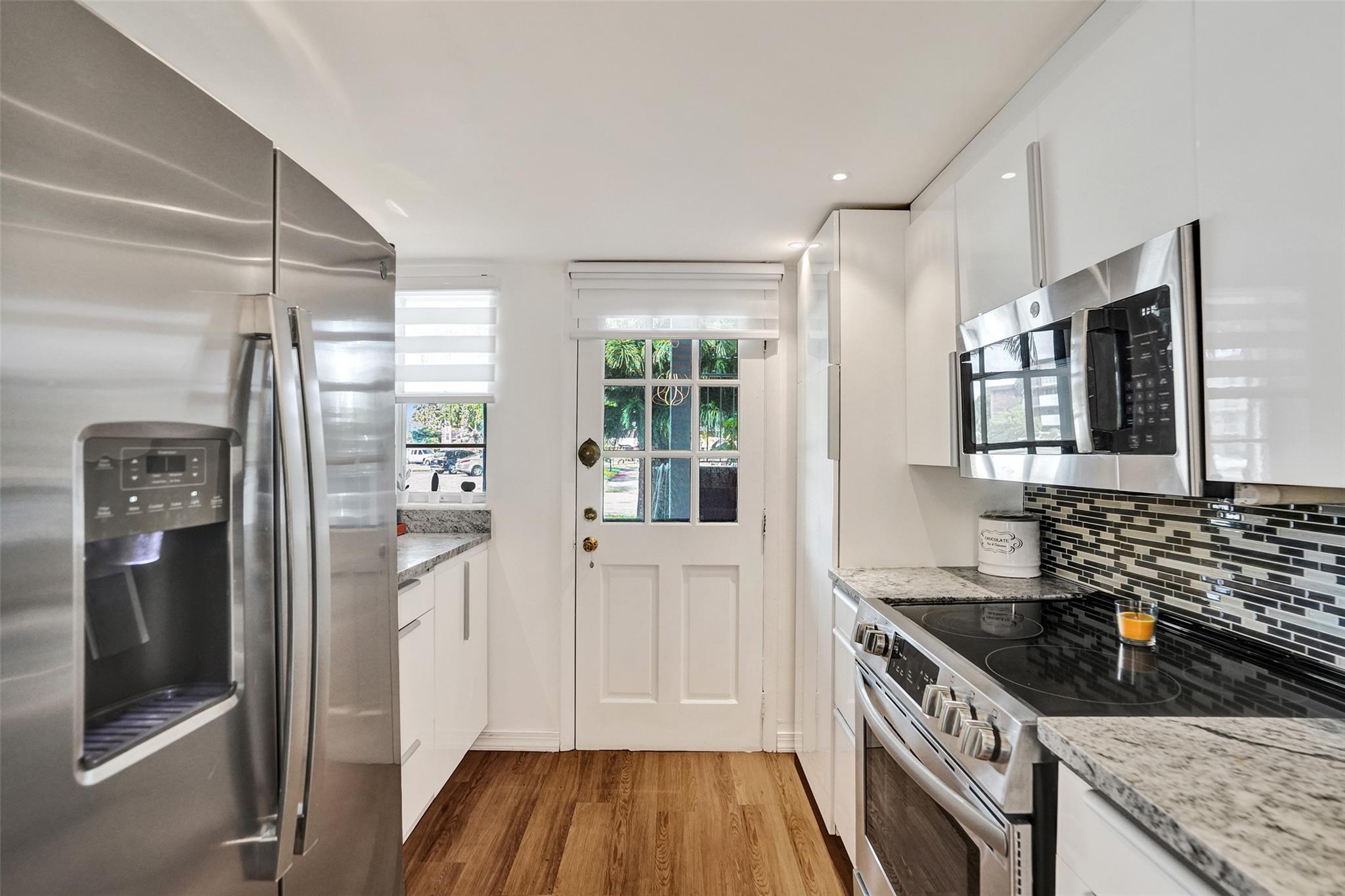 LAUDERDALE OAKS - Residential