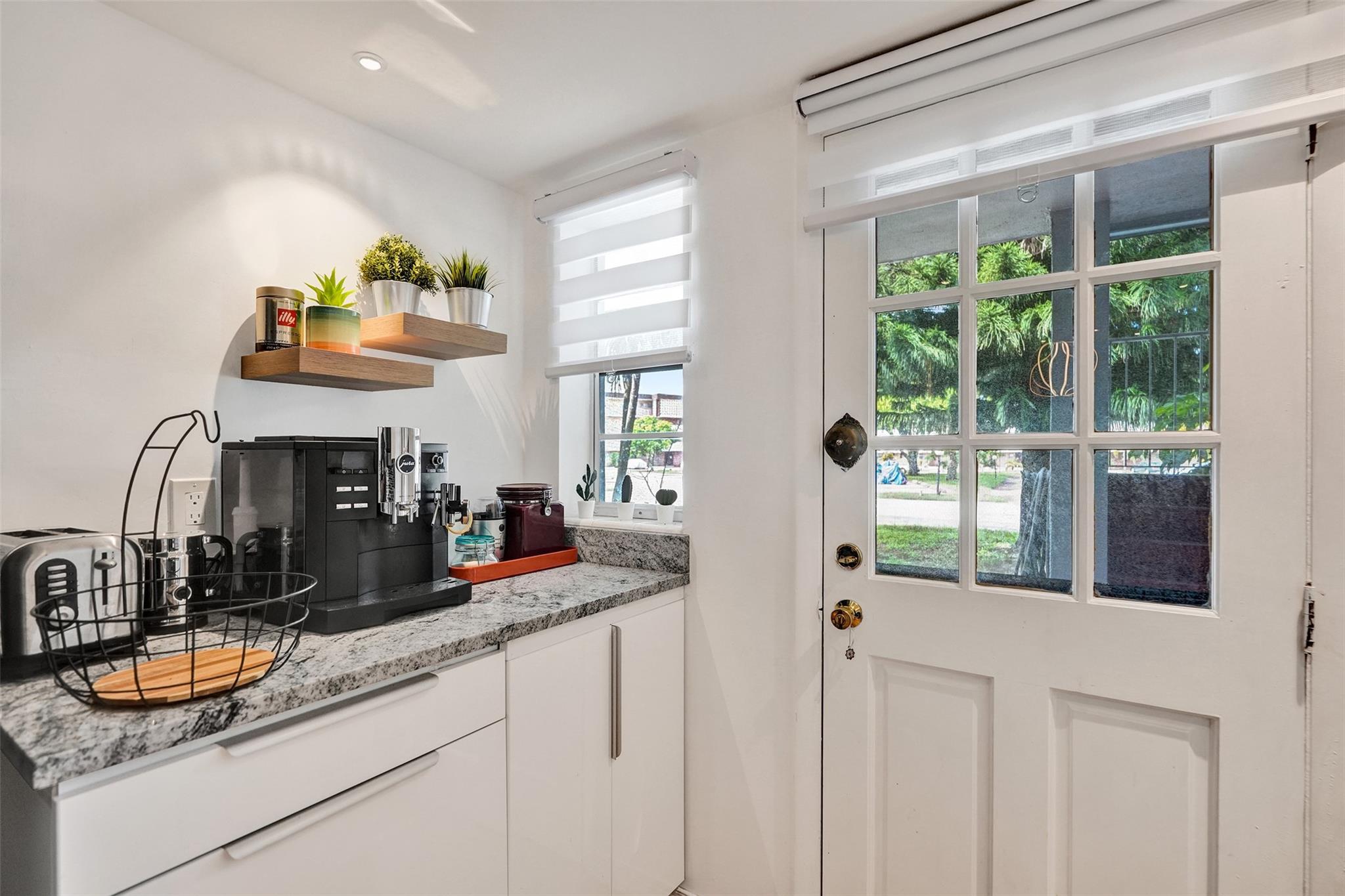 LAUDERDALE OAKS - Residential