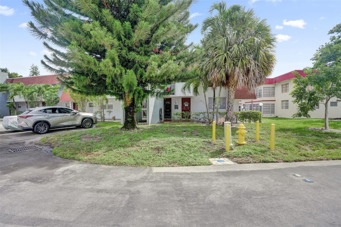 LAUDERDALE OAKS - Residential