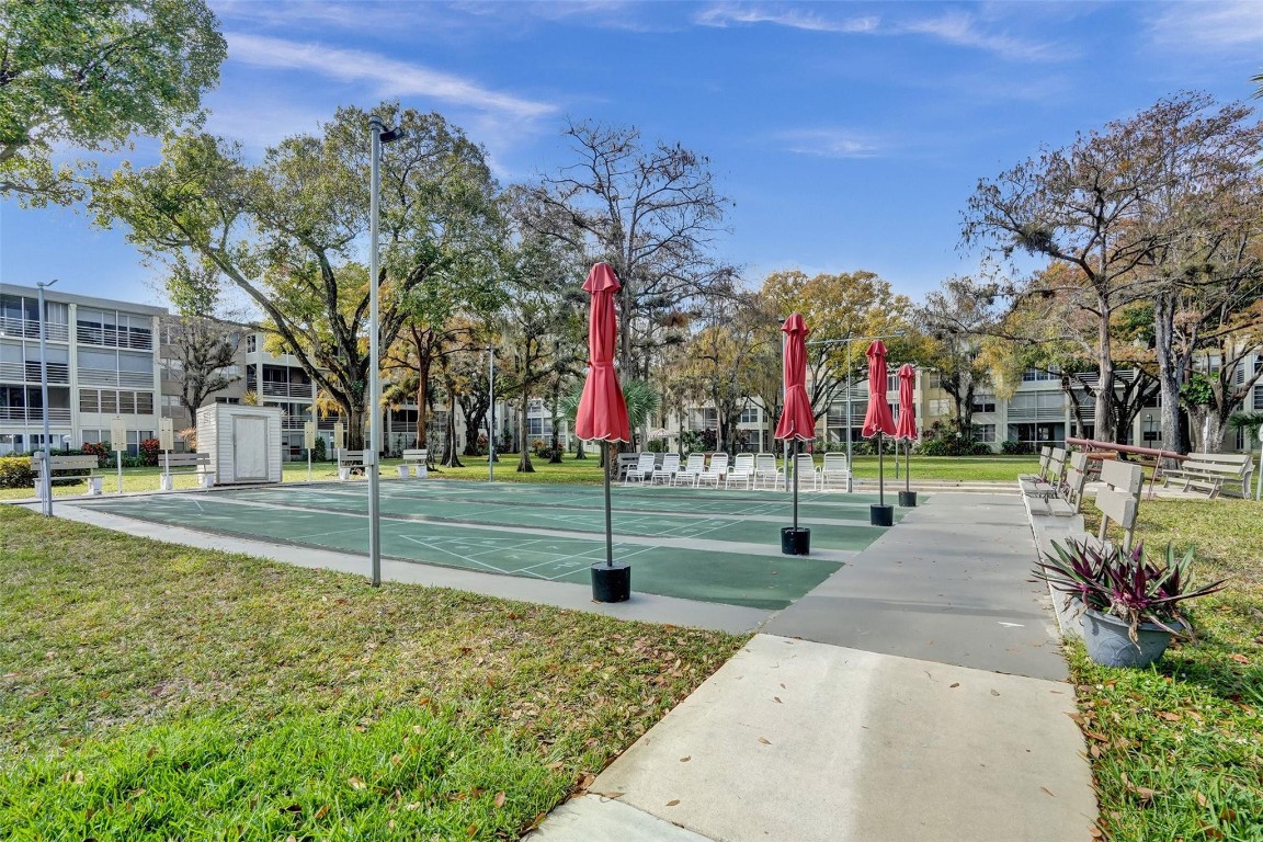 LAUDERDALE OAKS - Residential