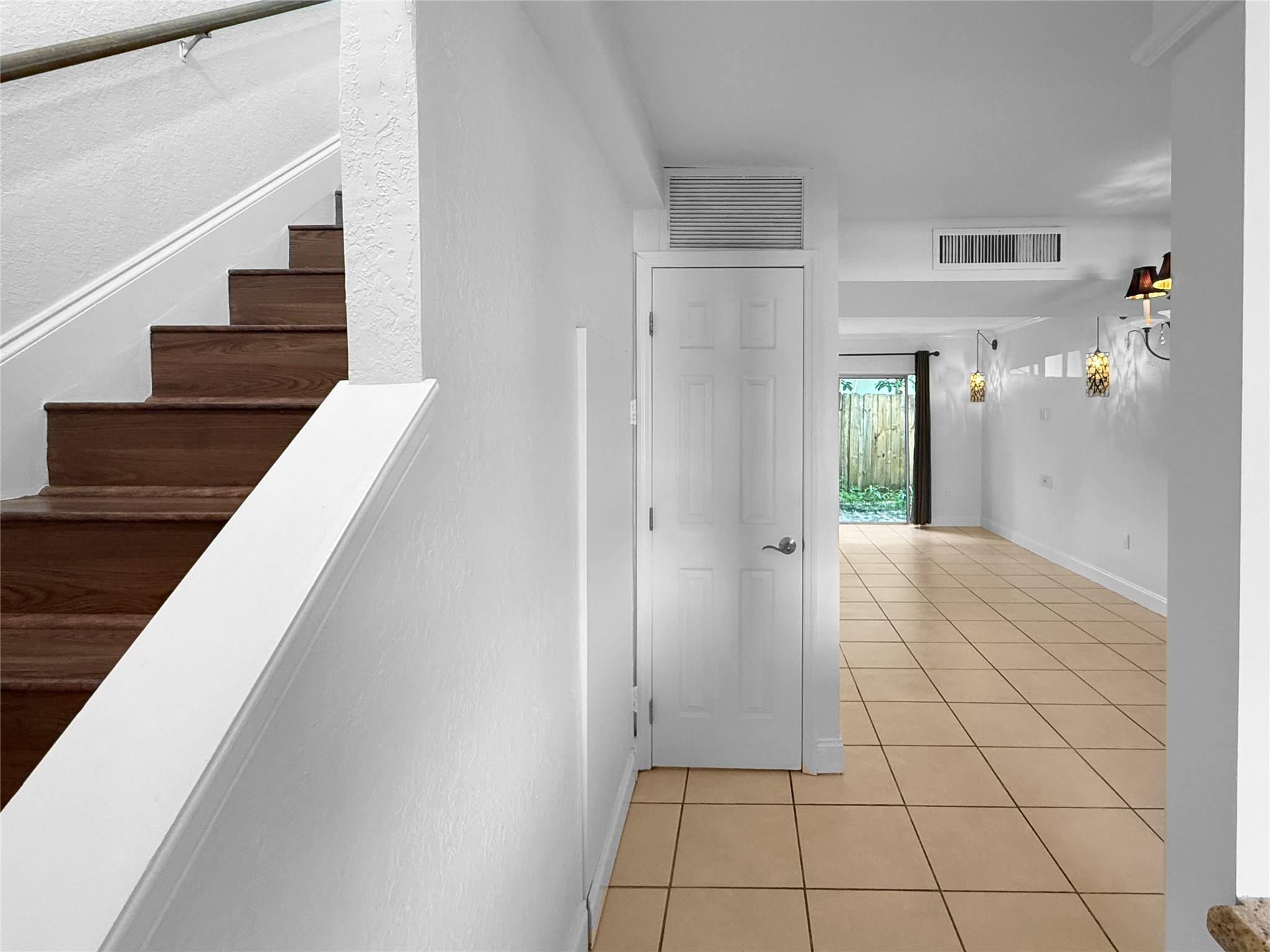 RACQUET CLUB - Residential Lease