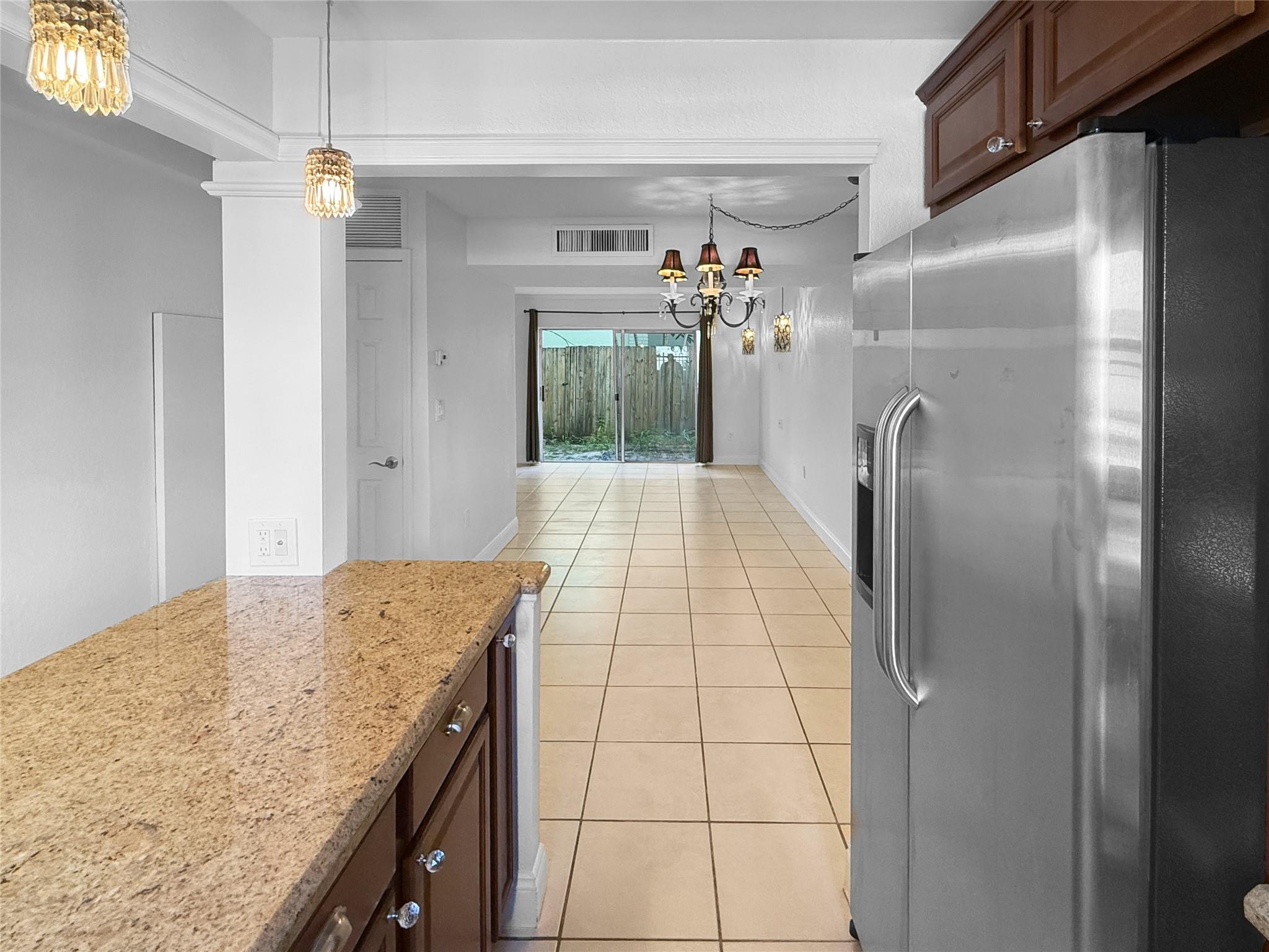 RACQUET CLUB - Residential Lease