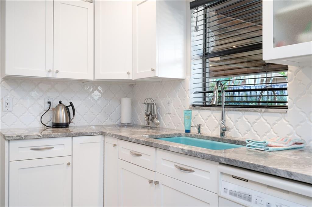 Coral Woods 33-25 B - Residential