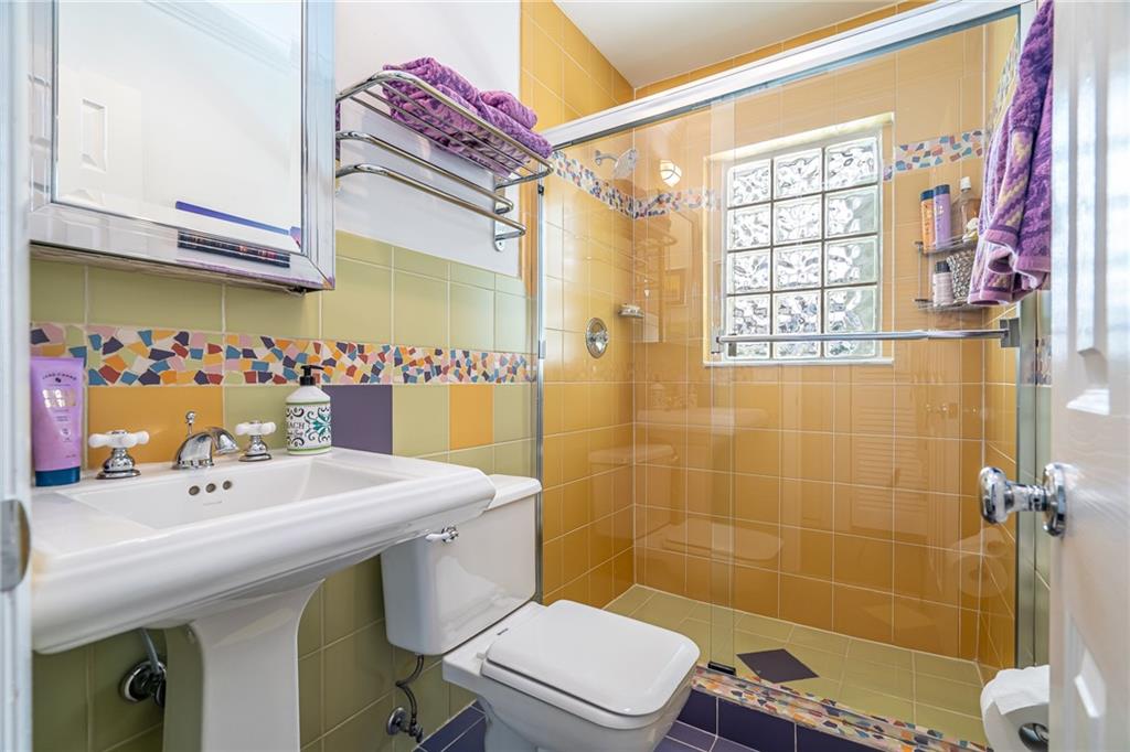Coral Woods 33-25 B - Residential