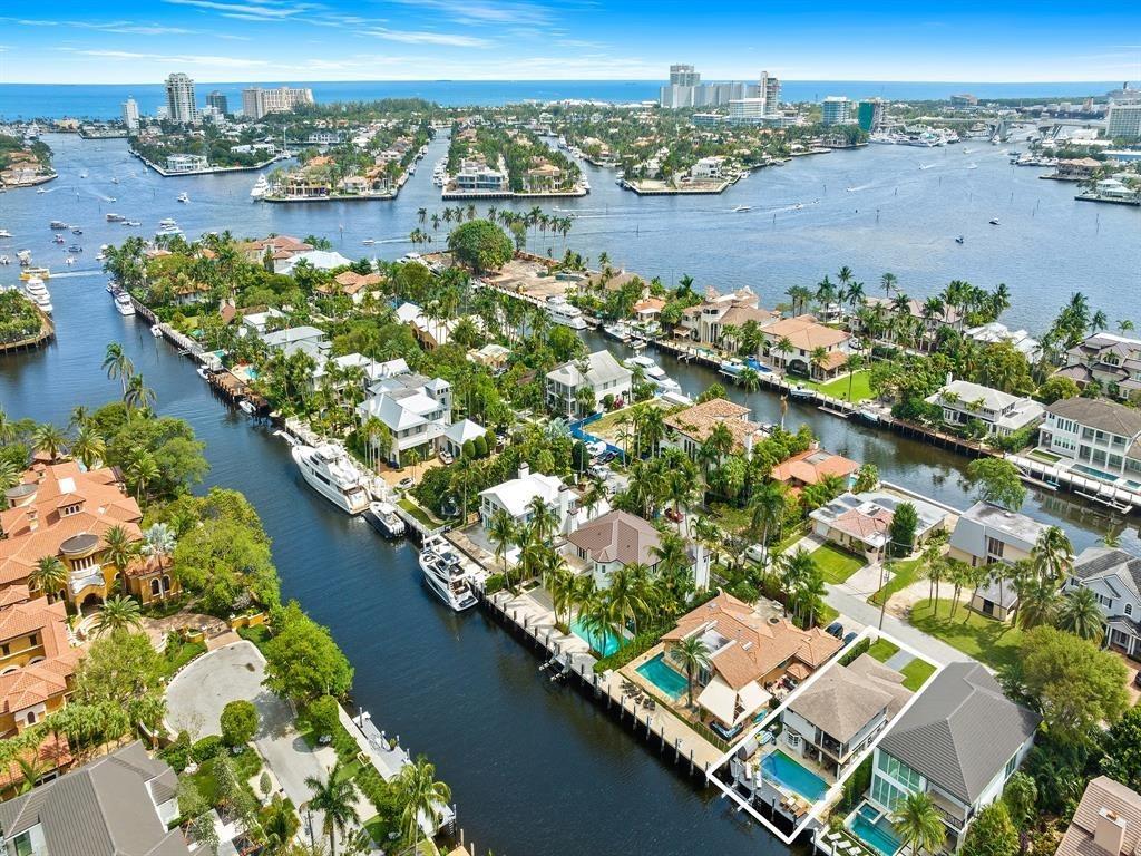 Welcome to the prestigious Rio Vista neighborhood of Fort Lauderdale, on a Cul de sac and offers the perfect blend of privacy, luxury, and waterfront living. This 4 bedroom, 3 bathroom home is situated on a lot with deep ocean access and NO fixed bridges—an ideal setup for avid boaters. Imagine stepping out your back door, boarding your boat, and reaching the open ocean in just minutes. The property features a heavy-duty electric boat lift, making your boating lifestyle both easy and convenient. With a newer 2013 roof and a brand-new AC system, A+ schools all throughout.
