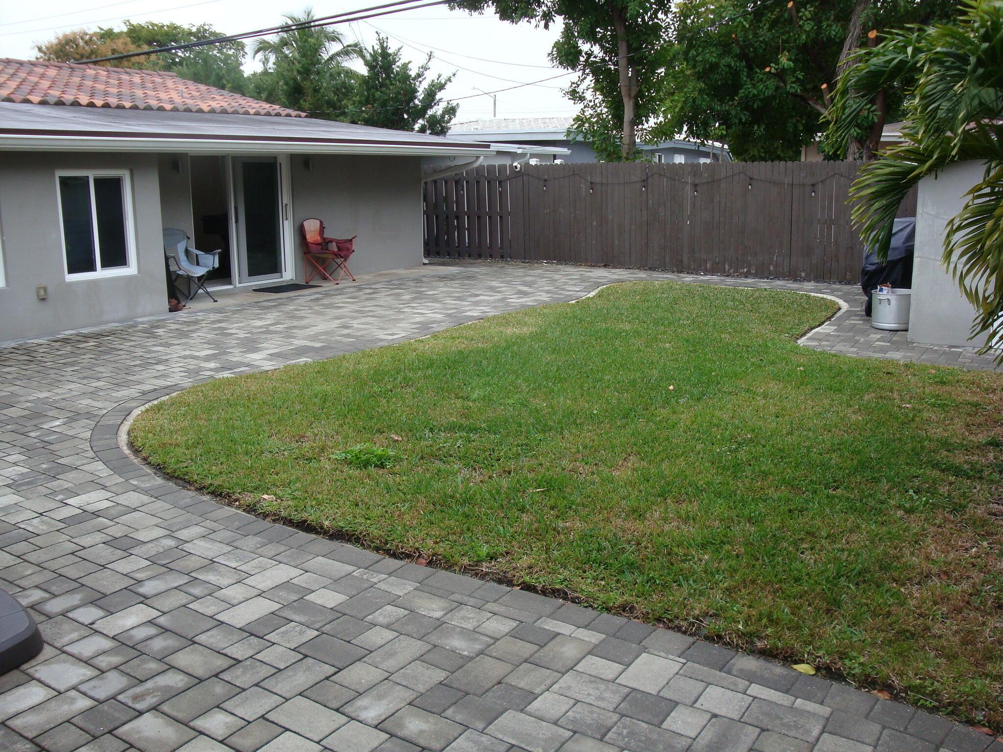 NORTH ANDREWS GARDENS FIR - Residential Lease