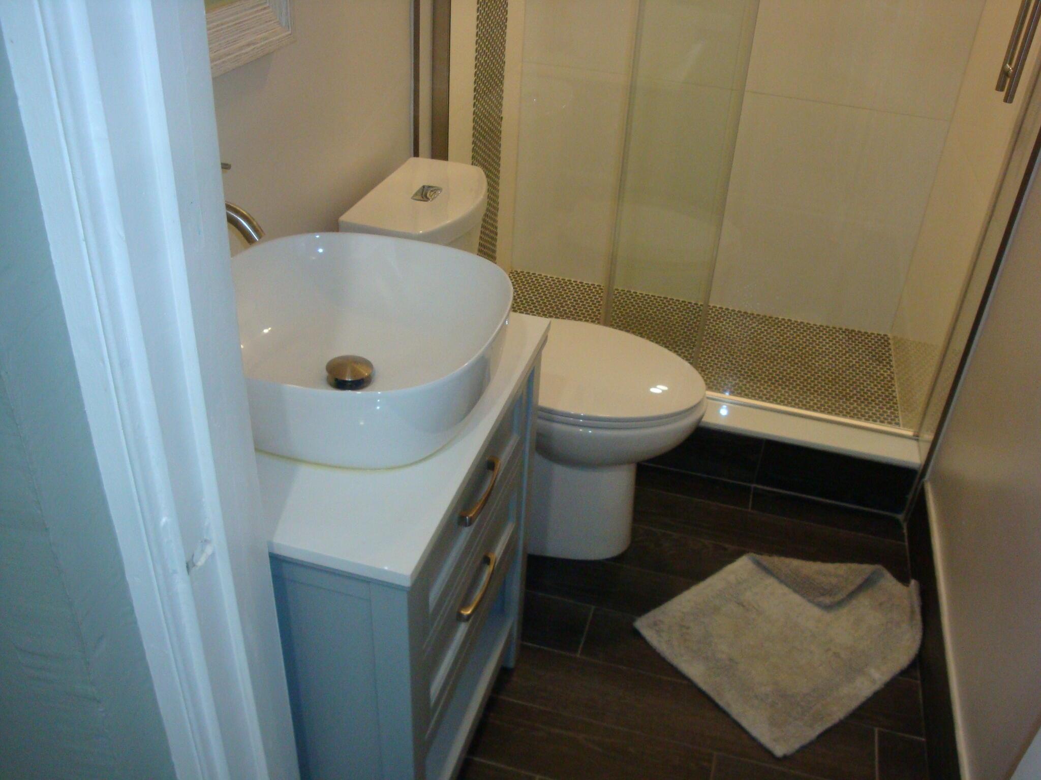 NORTH ANDREWS GARDENS FIR - Residential Lease