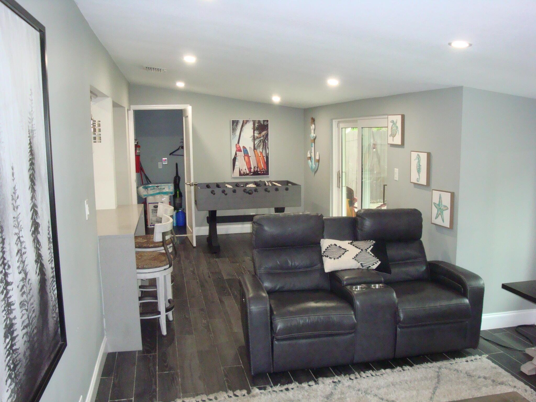 NORTH ANDREWS GARDENS FIR - Residential Lease