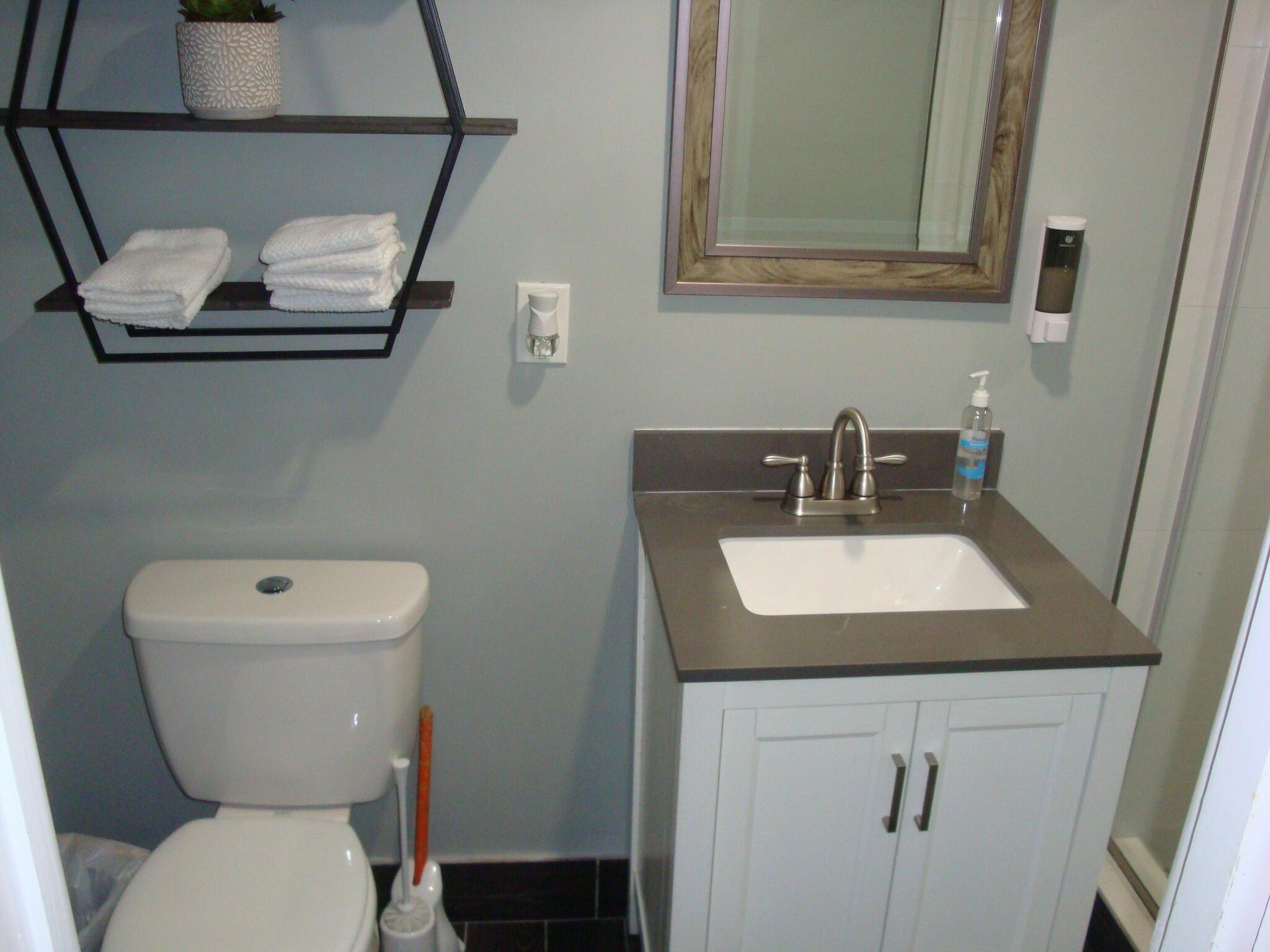 NORTH ANDREWS GARDENS FIR - Residential Lease