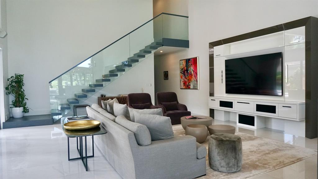 VINTAGE PLACE - Residential