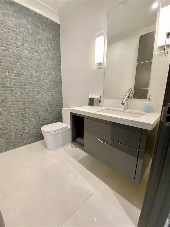 VINTAGE PLACE - Residential