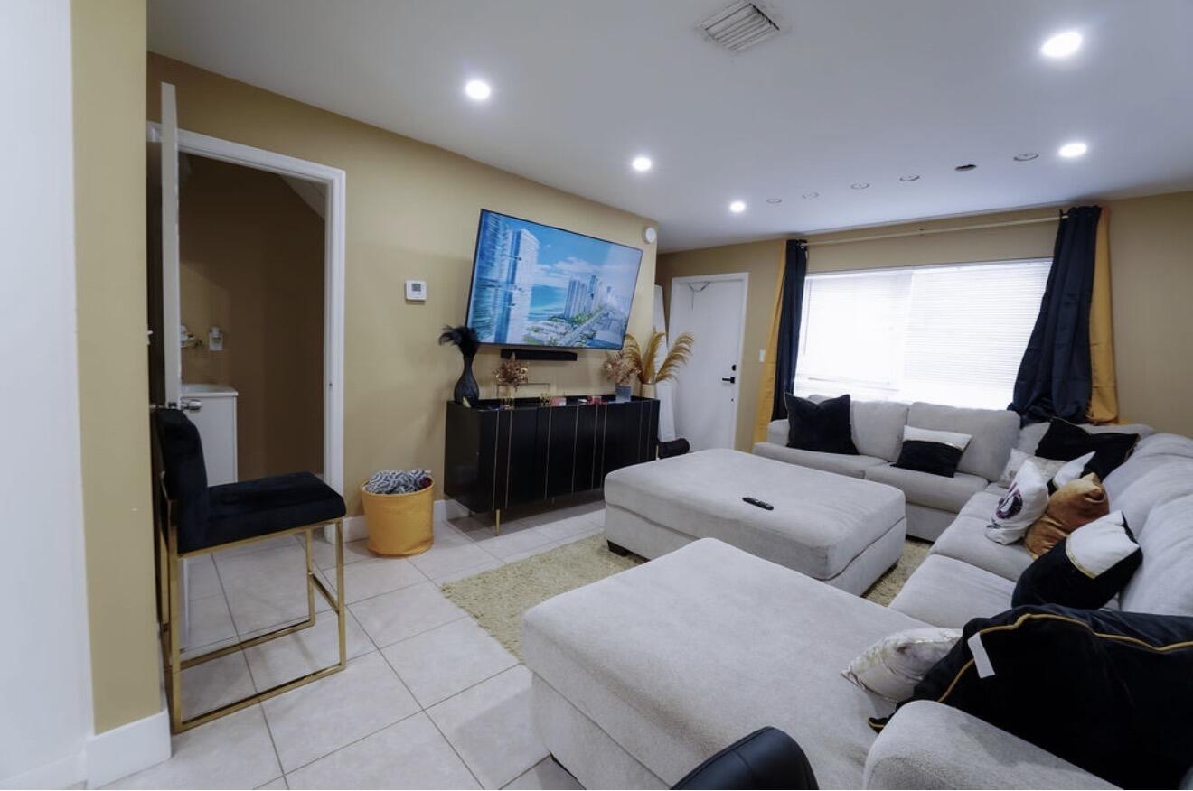 COVENTRY HOUSE - Residential Lease