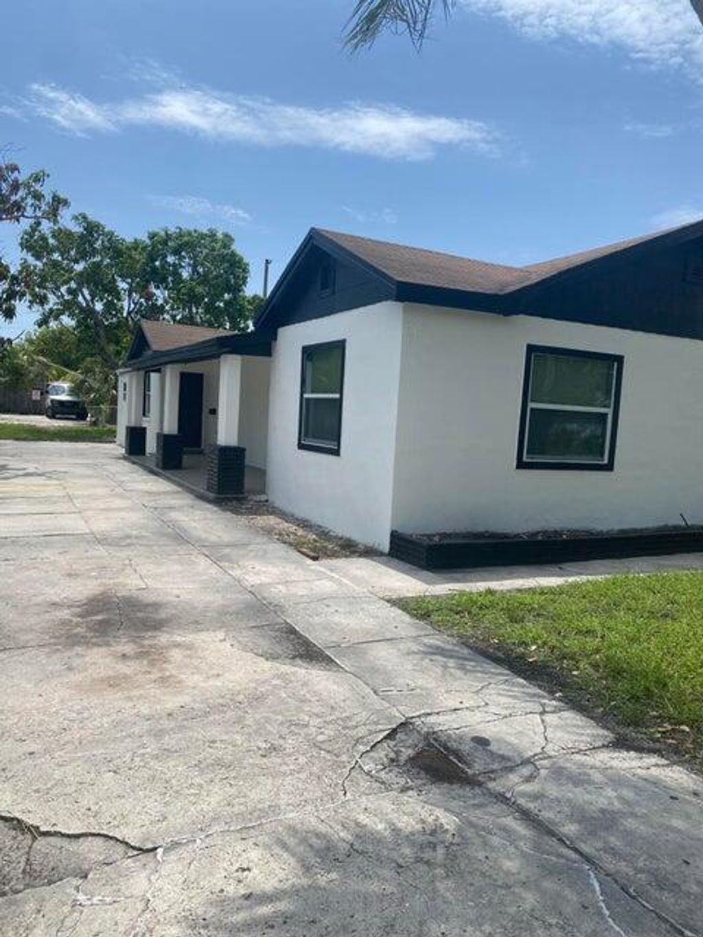 Photo of 614 N E Street, Lake Worth Beach, FL 33460 (MLS # R10995001)