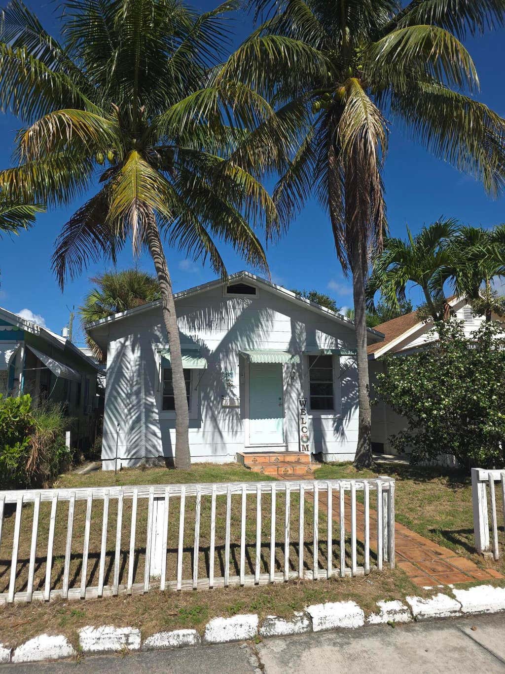 Photo of 329 S M Street, Lake Worth Beach, FL 33460 (MLS # B26062789)