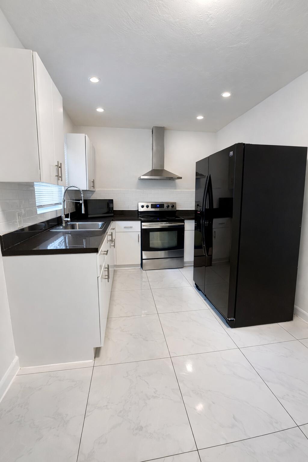 HOLLYWOOD SOUTH SIDE ADD NO 2 - Residential Lease