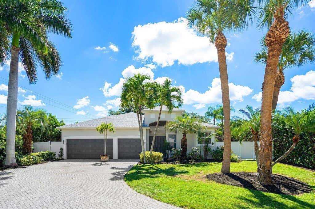 Photo of 50 Lake Eden Drive, Boynton Beach, FL 33435 (MLS # B26047516)