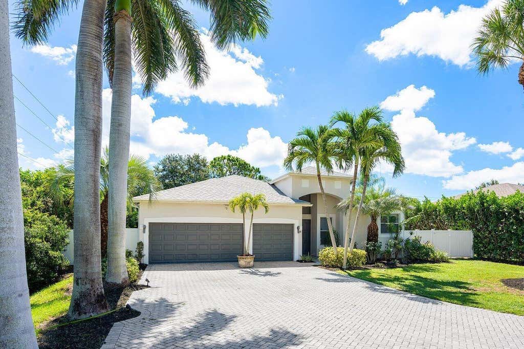 Photo of 50 Lake Eden Drive, Boynton Beach, FL 33435 (MLS # B26047516)