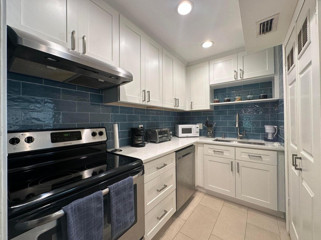 Photo of 12070 Fl A1aalt #D7, Palm Beach Gardens, FL 33410 (MLS # B26001722)